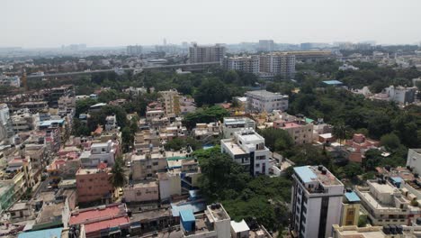 dramáticas imágenes aéreas muestran bengaluru, la capital de karnataka, como un bullicioso barrio residencial rodeado de edificios de apartamentos y casas