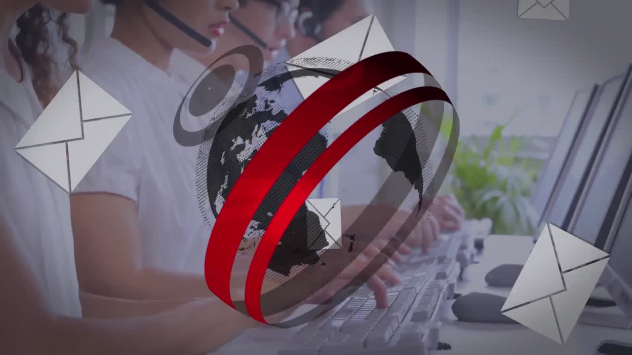 animación de iconos de globo y correo electrónico sobre personas de negocios que usan auriculares