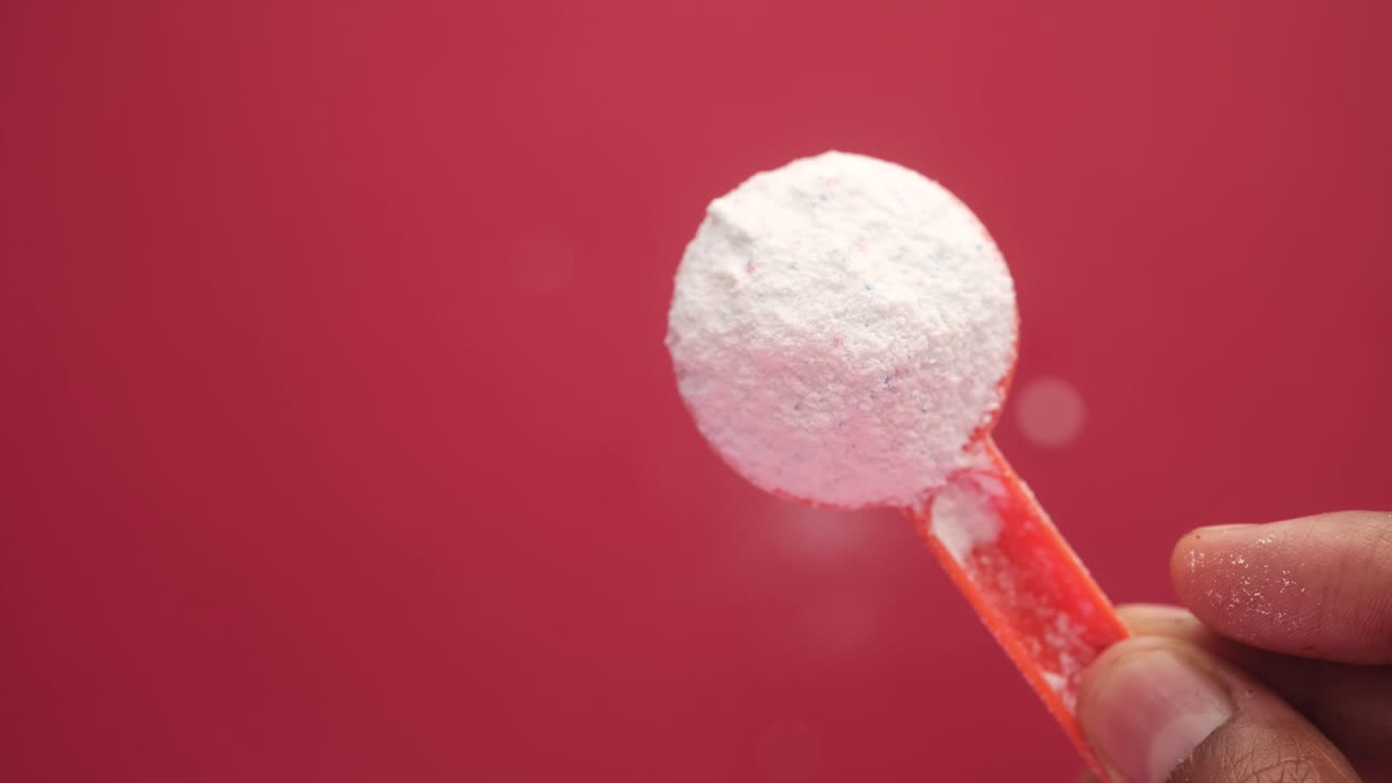 세탁용 세탁제는 측정 스에 넣습니다.