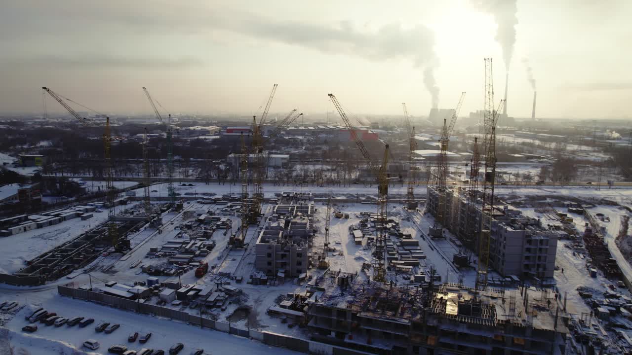 воздушный вид зимней строительной площадки