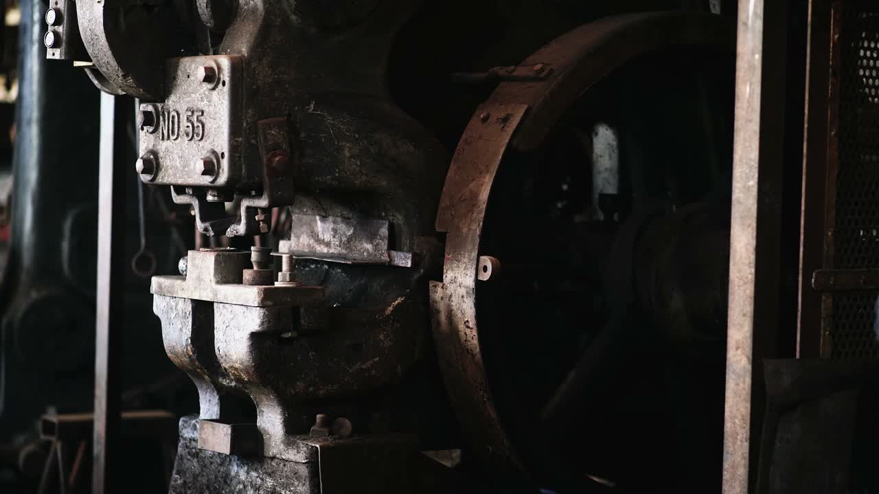 도자기 가공 기계 - 금속 가공 산업 개념. 스 비디오