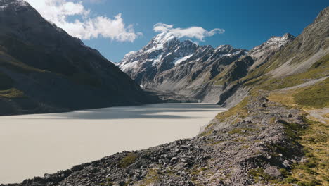 stunning alpine lake and mountains in new zealand