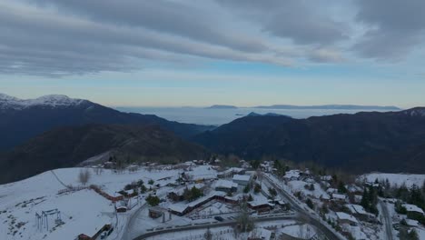 fotografía aérea que muestra los farellones y la cordillera andina