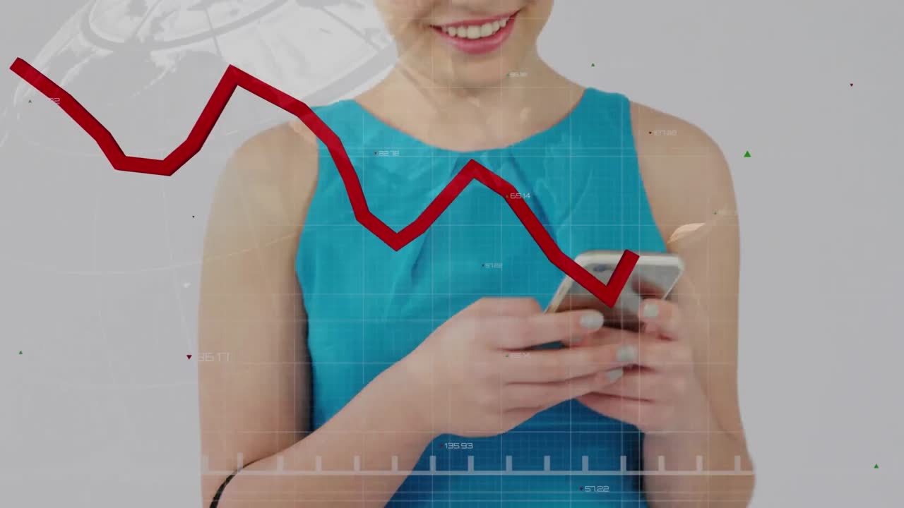 animación del procesamiento de datos financieros y la línea roja sobre la mujer usando teléfono inteligente