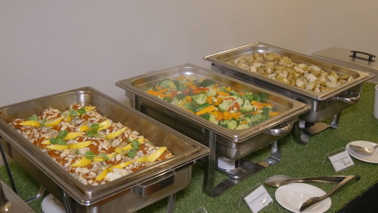 foto de comida deliciosa servida en una cena o recepción de bodas
