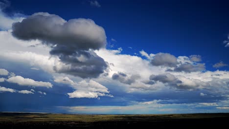 lapso de tiempo de las nubes sobre las altas llanuras