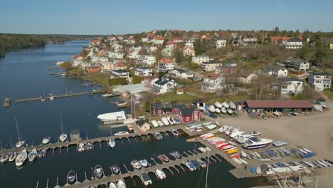 Marina,-boatyard-and-residential-homes-in-exclusive-suburb