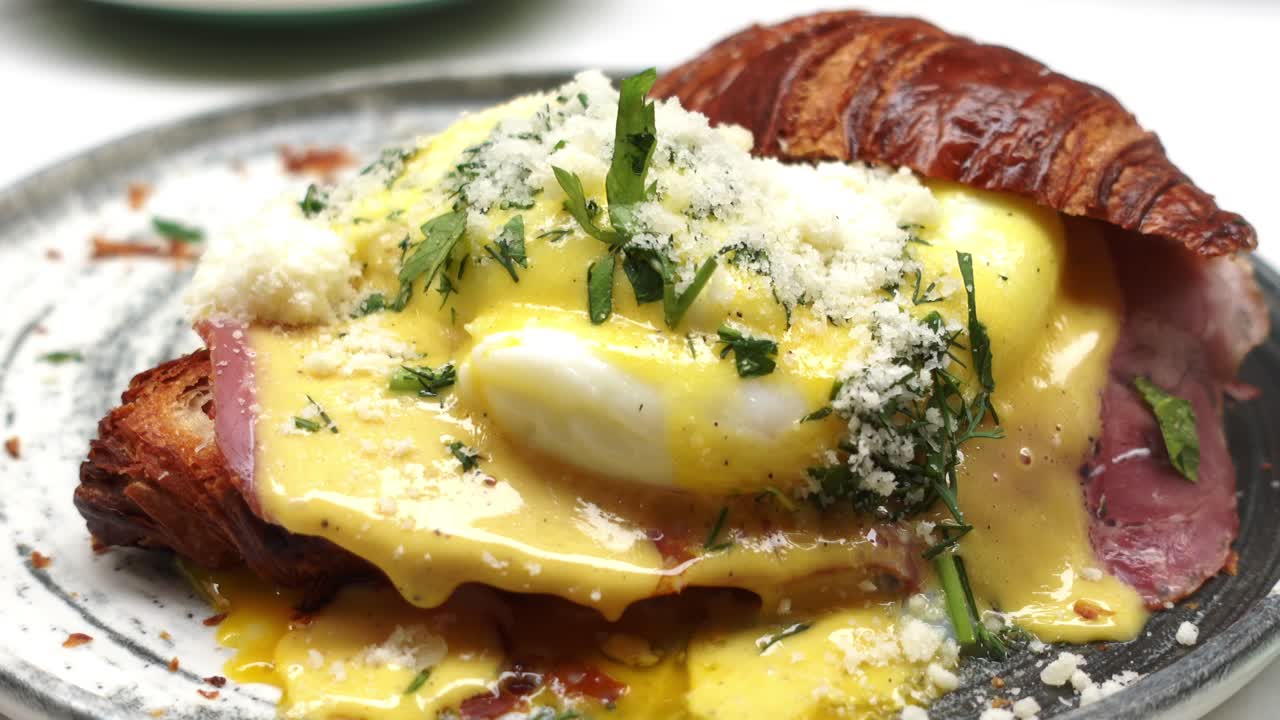 크루아산과 함께 베네트 달