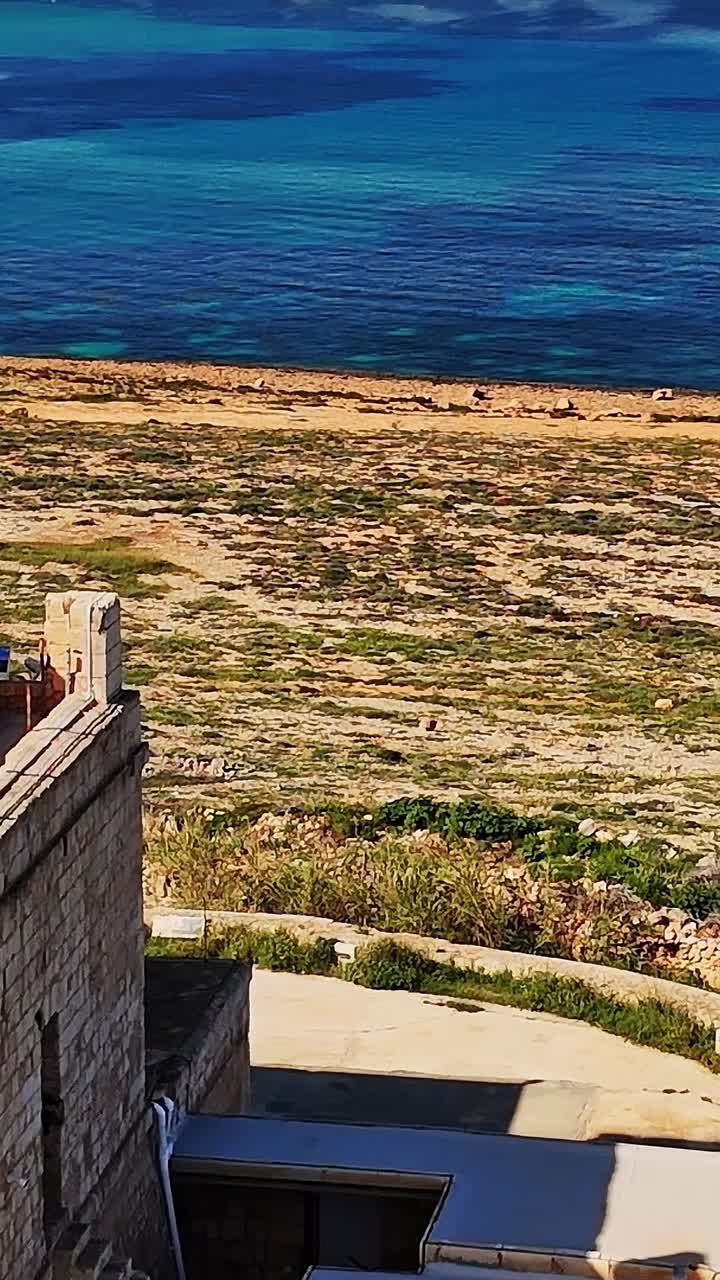 Vista panoramica della costa vicino al sito storico di Malta