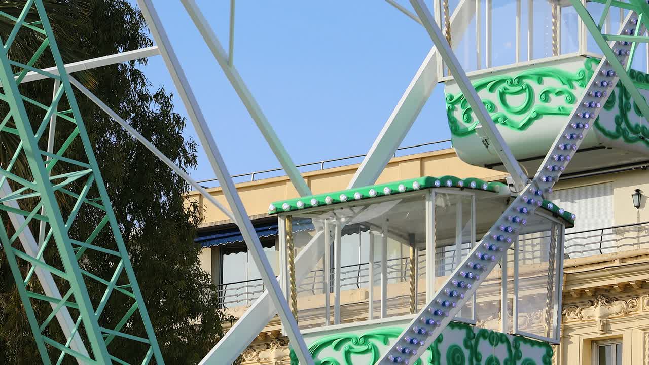 다채로운 오두막 을 가진 페리스