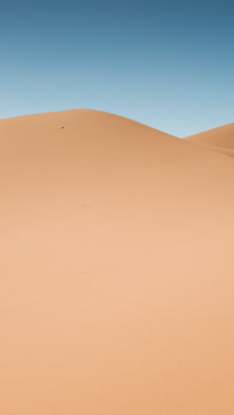 dunas en el desierto del sáhara, marruecos en vertical