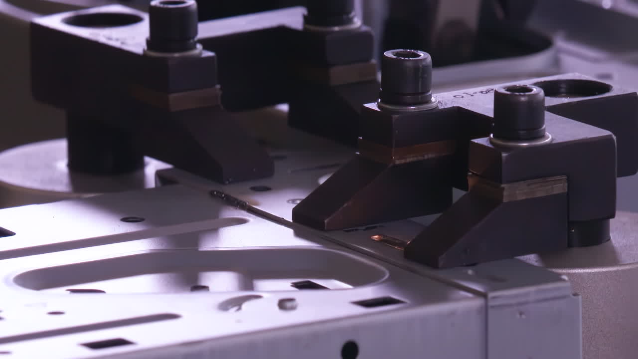 스마트 자율 산업 공장 용접에서 자동으로 작동하는 산업용 로 팔