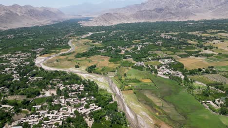 Provincia-De-Kapisa,-Afganistán:-Campos-Verdes-Y-Paisajes-Naturales