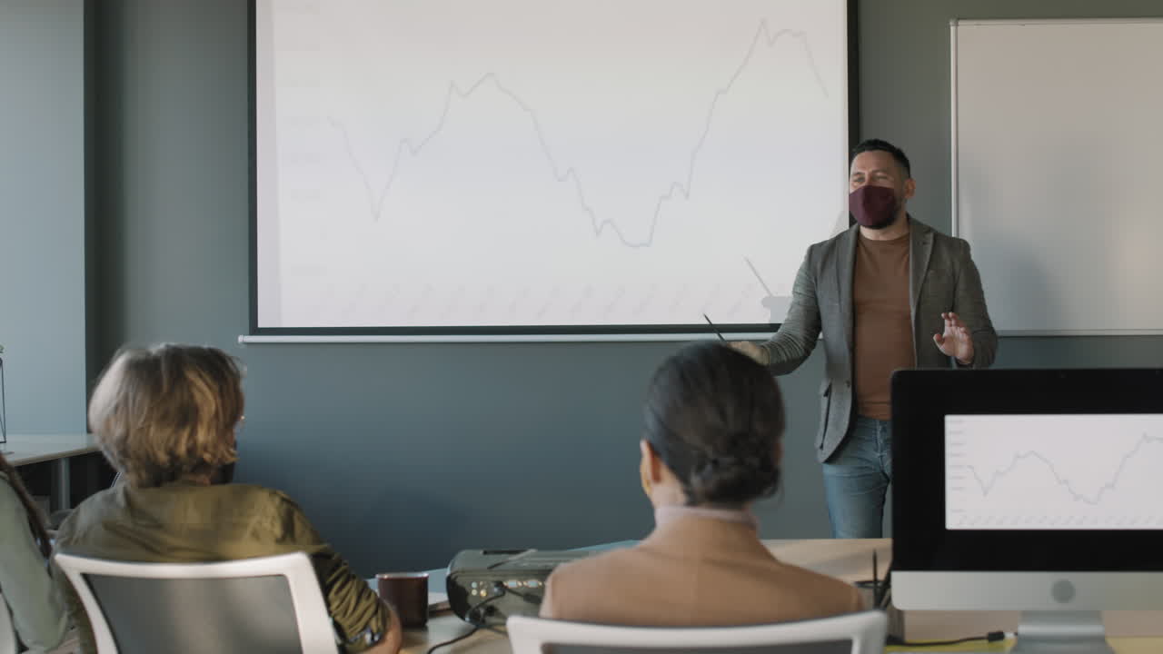 presentación de negocios en una sala de reuniones