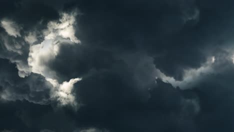 Dicke-Dunkle-Schwarze-Wolken,-Gewitterhintergrund