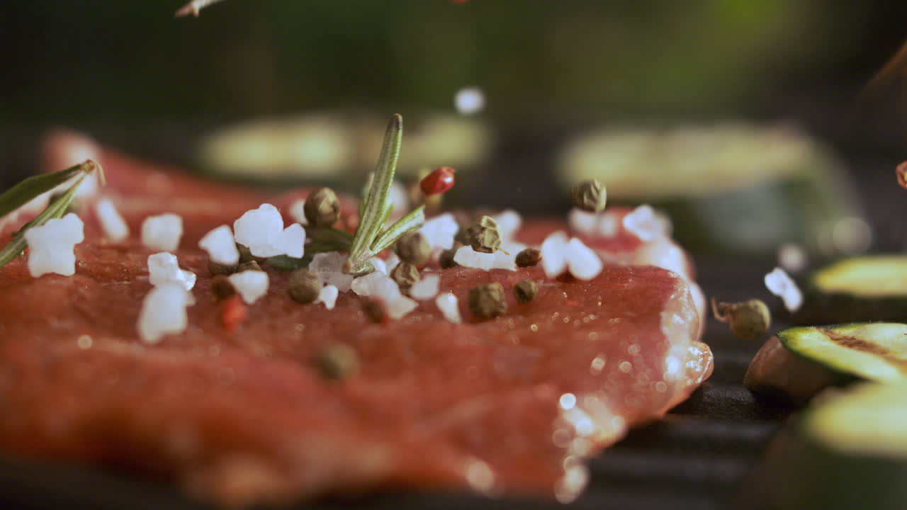 bistec en la parrilla con hierbas y especias