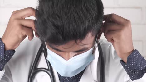 doctor wearing a mask and a stethoscope