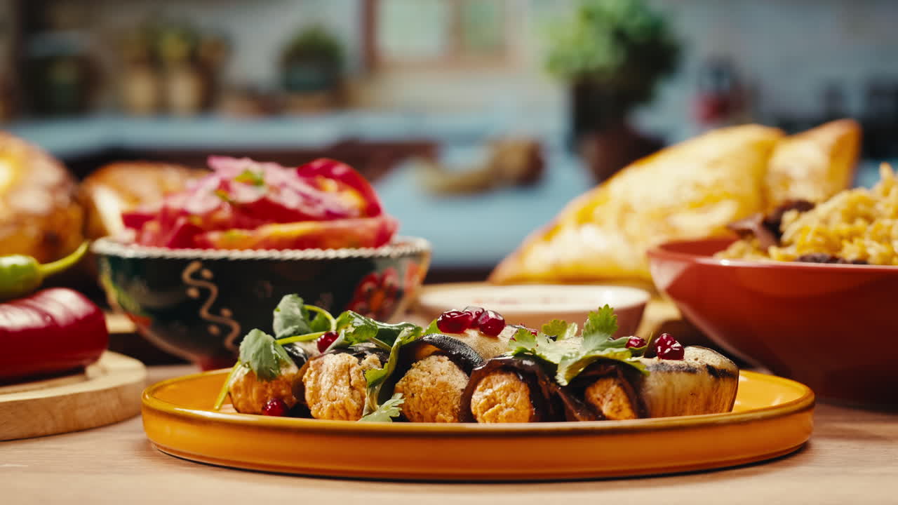 un delicioso plato de berenjenas rellenas