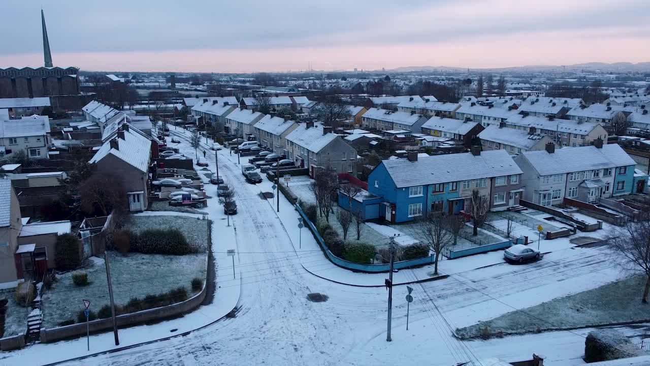 더블린 아일랜드의 눈으로 덮인 하얀 거리