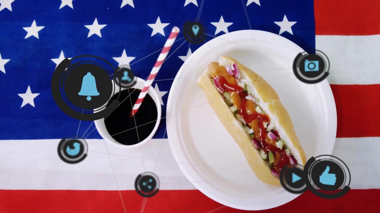 Cachorro-quente e Bebida na Bandeira Americana com Ícones de Mídias Sociais