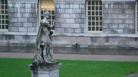 King-George-II-statue-and-Old-Royal-Naval-College,-University-Of-Greenwich,-London,-England,-Uk