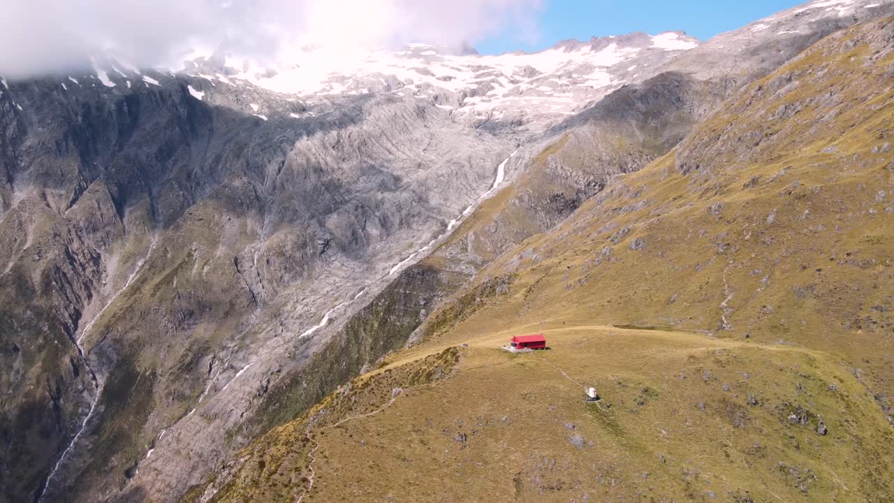 la cabaña icónica de brewster en el parque nacional de mt aspiring, nueva zelanda