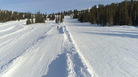 Skifahrer-Springt-In-Die-Luft