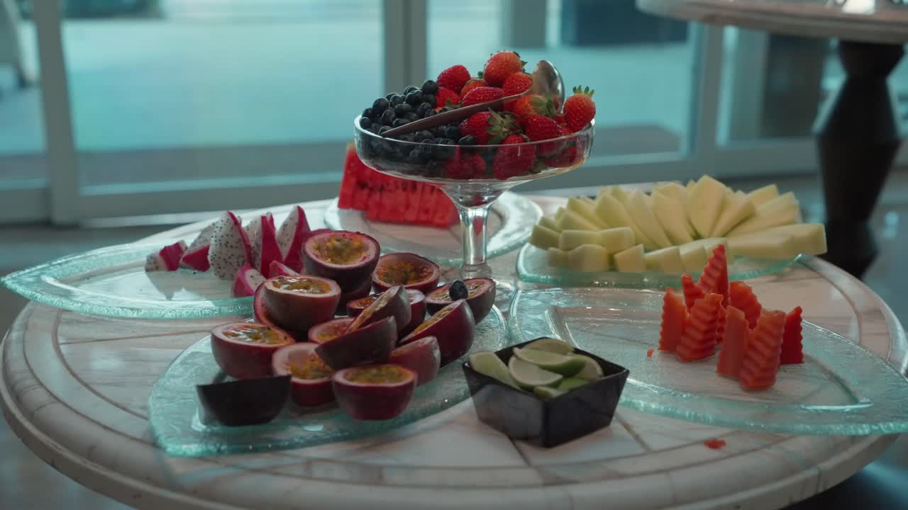 Rotation of a healthy fruit bowl