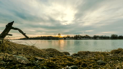 Bewölkter-Sonnenuntergang-über-Henrys-Fork-In-Chester,-Idaho