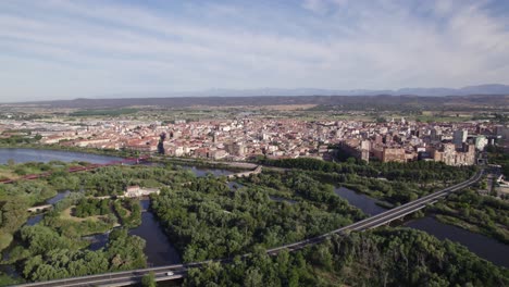 Majestuosa-Vista-Panorámica-Del-Río-Tajo-Y-Del-Paisaje-Urbano-De-Talavera