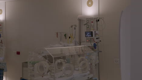 Hospital-Baby-Incubator-Tilt-Down-Camera-Move