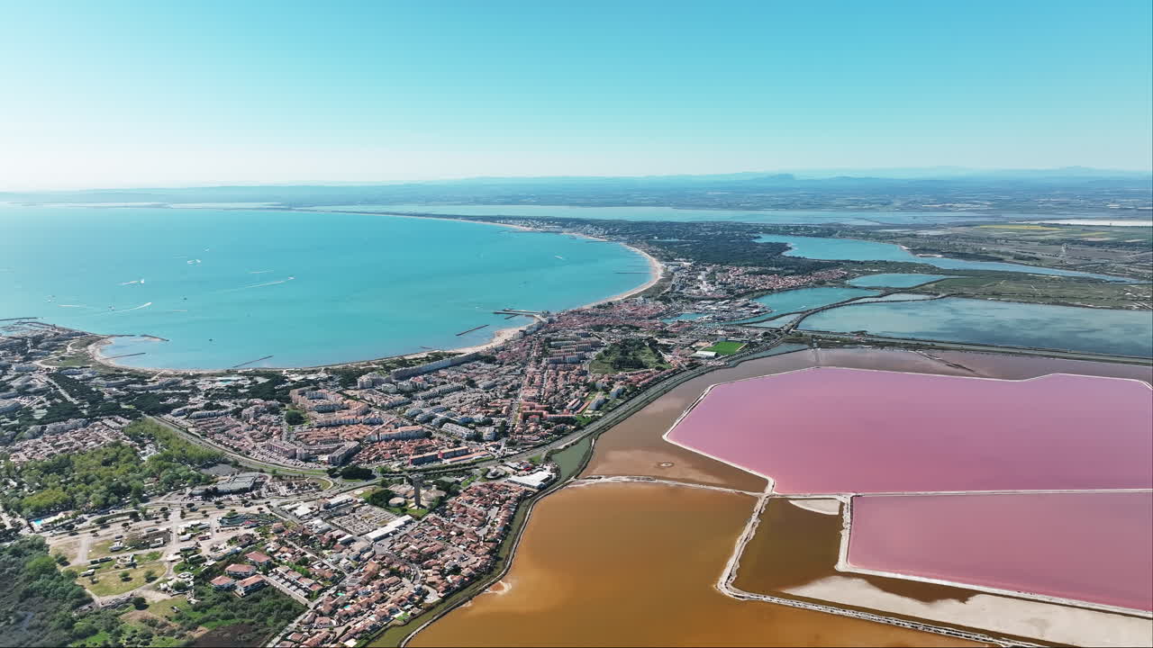 un regalo visual desde los cielos: los icónicos campos de sal rosados de aigues-mortes.