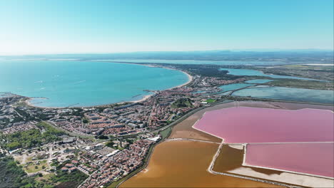 Ein-Optischer-Leckerbissen-Aus-Der-Luft:-Die-Berühmten-Rosa-Salzfelder-Von-Aigues-Mortes.