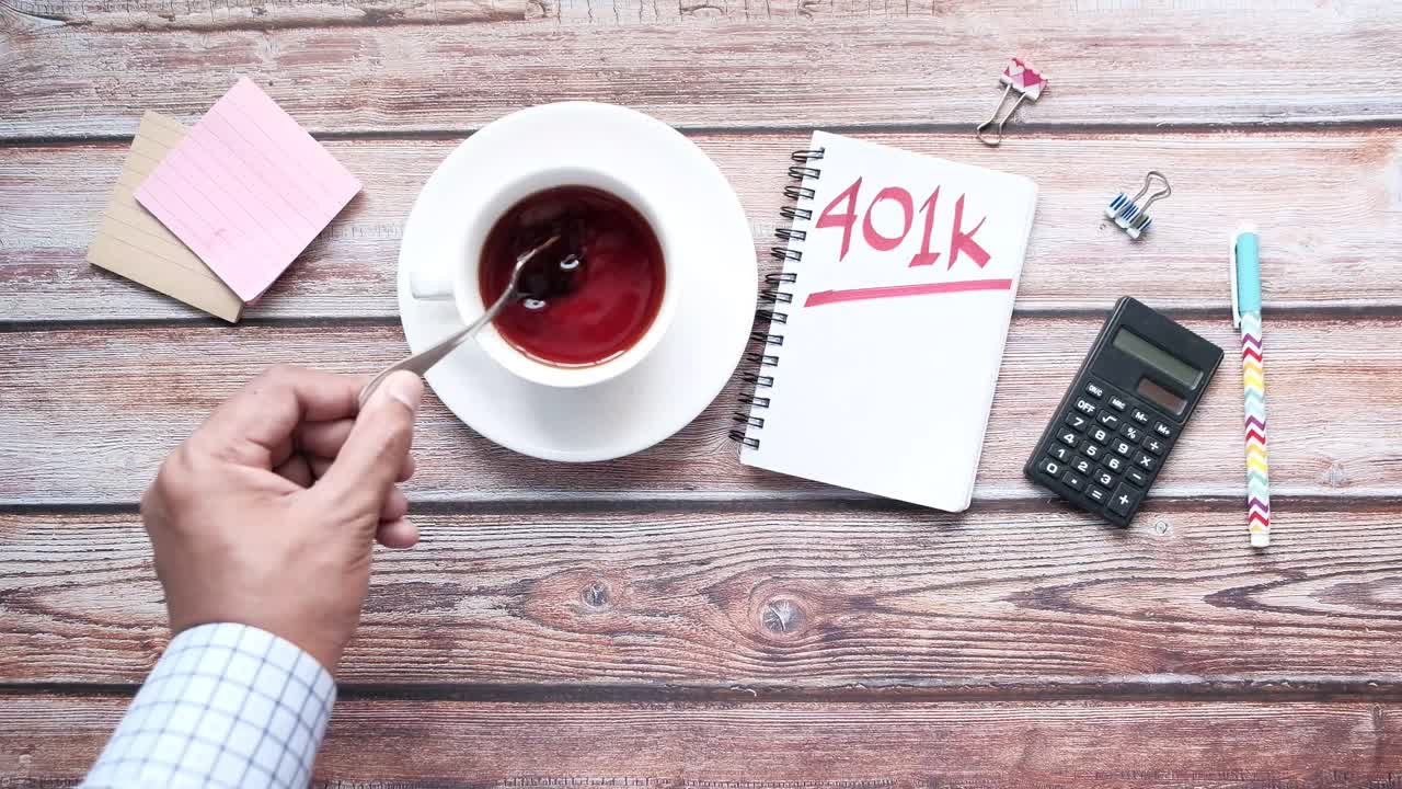 planificación de 401k y café de la mañana