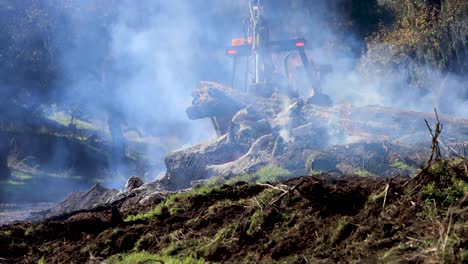 Brandbekämpfung,-Brennende-Traktoren-Und-Rauch