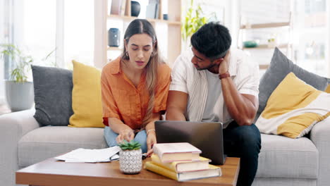 Pareja-Joven,-Finanzas-Y-Estrés-De-La-Deuda-En-Casa