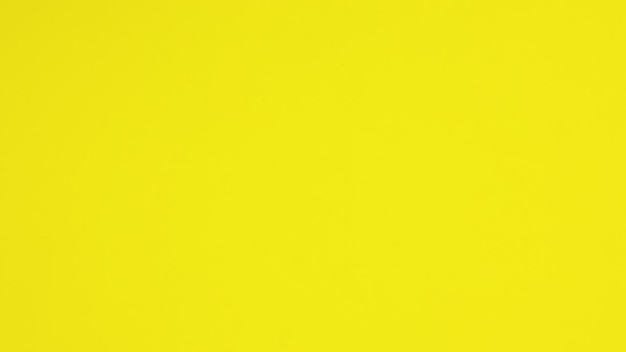 aparecen huevos de pascua y el marco para el texto aparece en el tema amarillo.