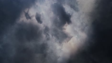 4K-Wolken-über-Dem-Himmel-Mit-Blitzschlag