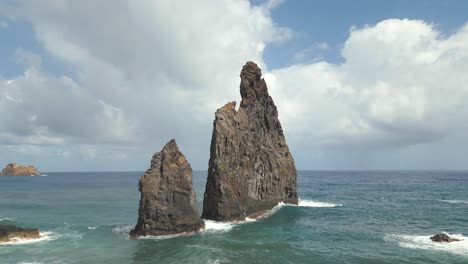 la pila de mar en ribeira da janela 4k imágenes cinematográficas de drones