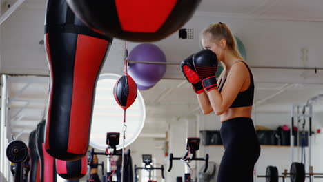 Female-boxer-practicing-boxing-in-fitness-studio-4k