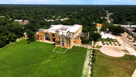 toma aerea de la iglesia de mani