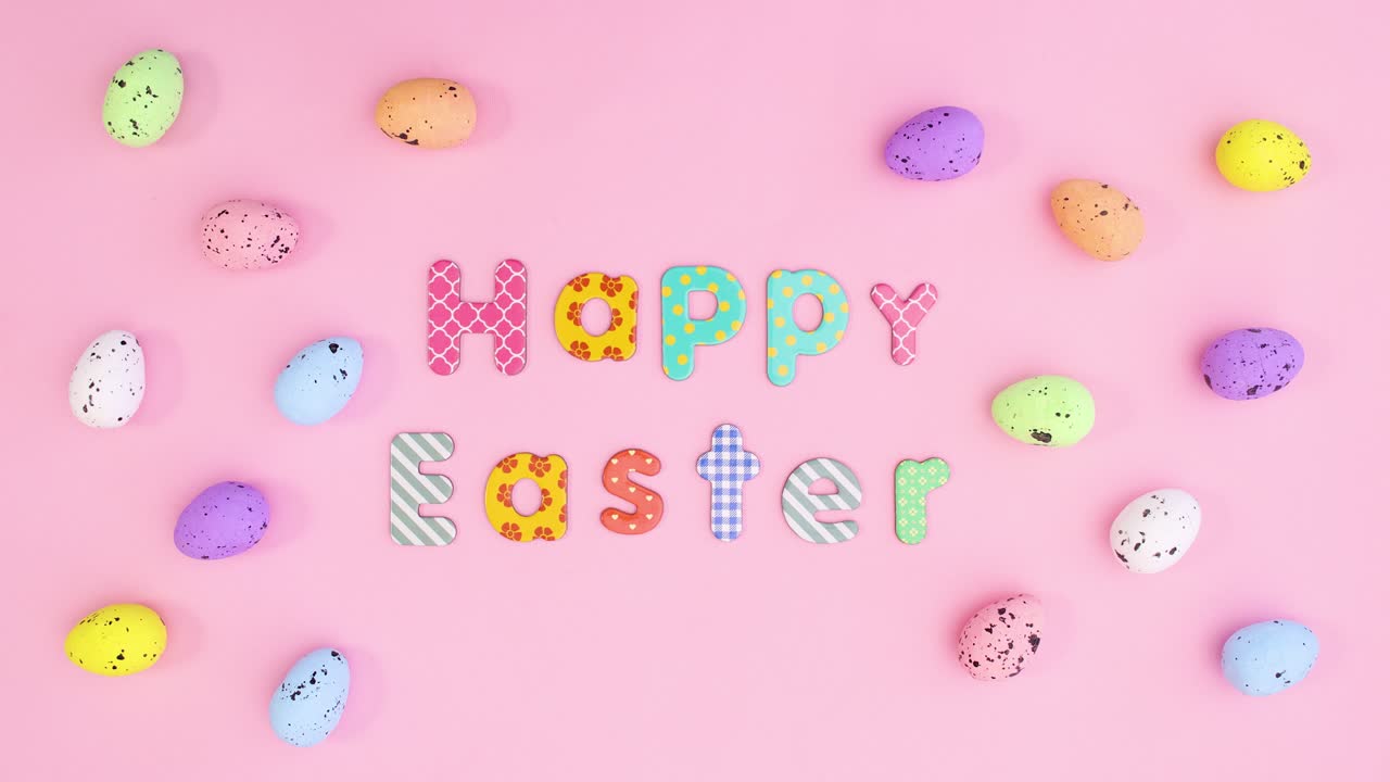 Uova colorate si muovono intorno al testo "Buona Pasqua". Stop motion