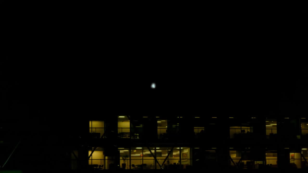 도시 풍경 위의 아이콘으로 연결된 네트워크의 애니메이션