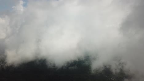 vistas nubladas de las montañas