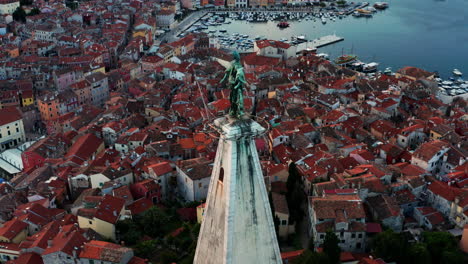 pico de la torre de la basílica de st
