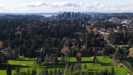 Drone-panning-over-the-city-of-Bellevue,-Washington