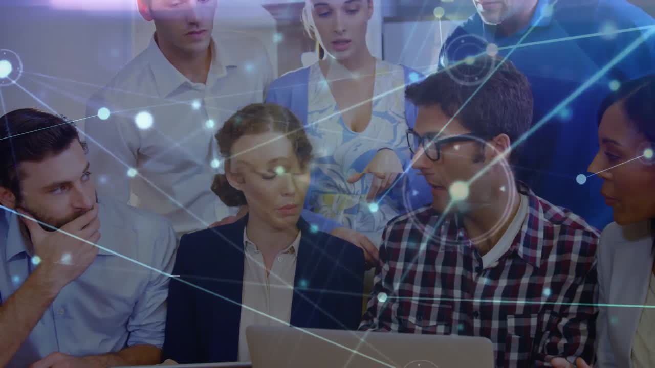 animación de conexiones entre diversas compañeras y compañeros de trabajo en la oficina