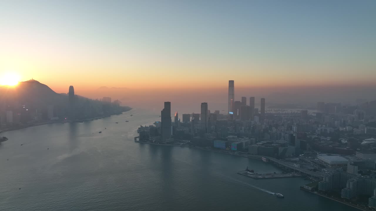 imágenes aéreas en 4k de la ciudad de hong kong al atardecer