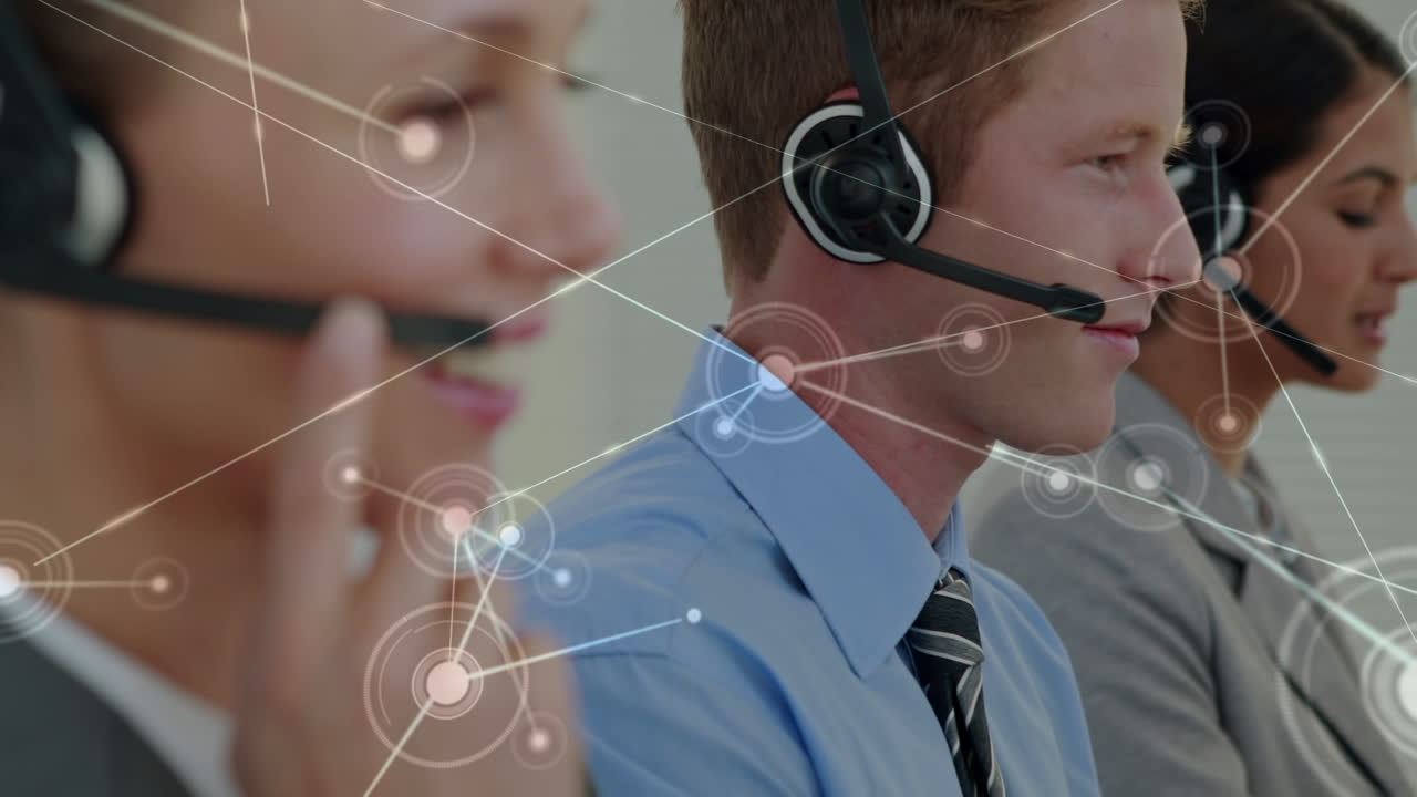 animación de la red de conexiones entre diversas personas de negocios en la oficina