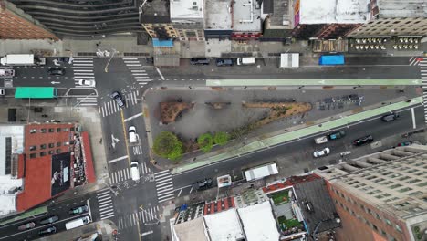 NYC-SoHo-Morning-Traffic-Flow,-Nature-Island